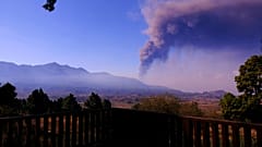 A vulkán füstje La Palma szigetén