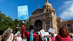 Marche des femmes, le samedi 2 octobre 2021, au Texas State Capitol à Austin, Texas.