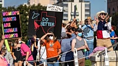 Tiltakozó demonstráció Texasban az új abortusztörvény miatt