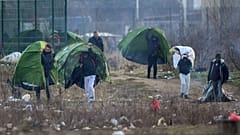 Élesen bírálja a francia hatóságok migránsokkal való bánásmódját a Human Rights Watch