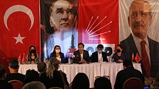 CHP'li Gülizar Biçer Karaca ile Yüksel Taşkın, KHK ile ihraç edilenlerle bir araya geldi