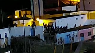 Cientos de migrantes intentan entrar en el enclave español de Ceuta