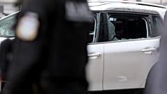 Αστυνομικοί  έχουν αποκλείσει το δρόμο μετά από καταδίωξη κλεμμένου αυτοκίνητο στο κέντρο της Αθήνας, Παρασκευή 8 Οκτωβρίου 2021