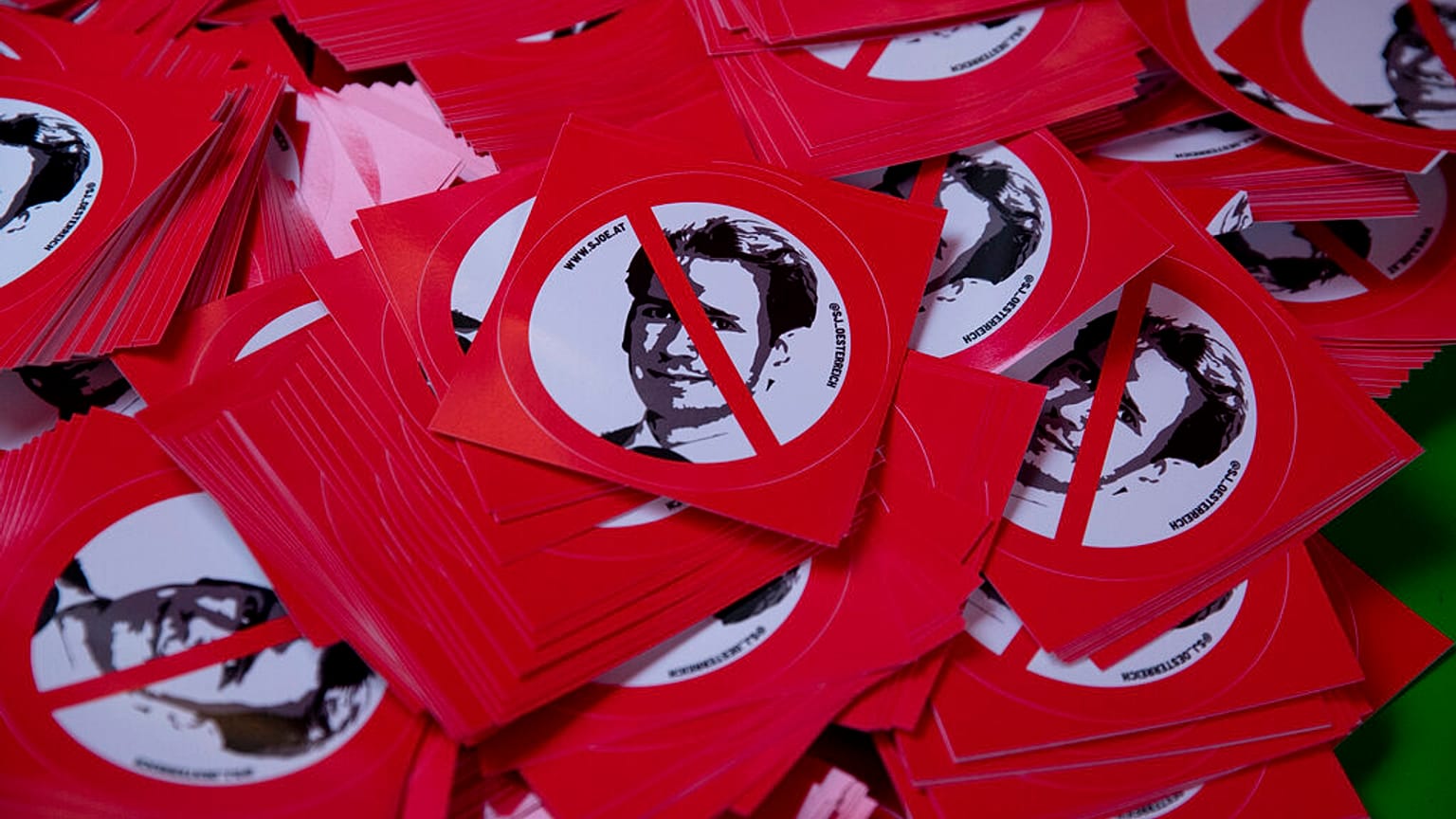Österreichs Kanzler Sebastian Kurz steht unter Druck aber seine Partei steht geschlossen hinter ihm.