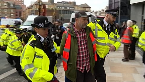 Mitten in der Rushhour: Klima-Aktivisten blockieren London