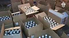 Rusya'da polisin ele geçirdiği yasa dışı alkollü içecekler