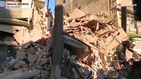 گرجستان؛ مرگ دست‌کم ۹ نفر در پی فروریختن ساختمان در شهر بندری باتومی 