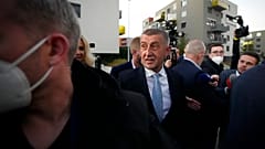 Andrej Babis cseh milliárdos, az ANO (Igen) nevű párt vezetője, a 2021-es parlamenti választások napján.