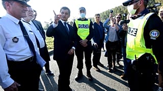 Migrantes no Canal da Mancha provocam tensão entre Paris e Londres