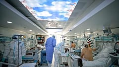 Пациенты с COVID-19 в одной из больниц Бухареста