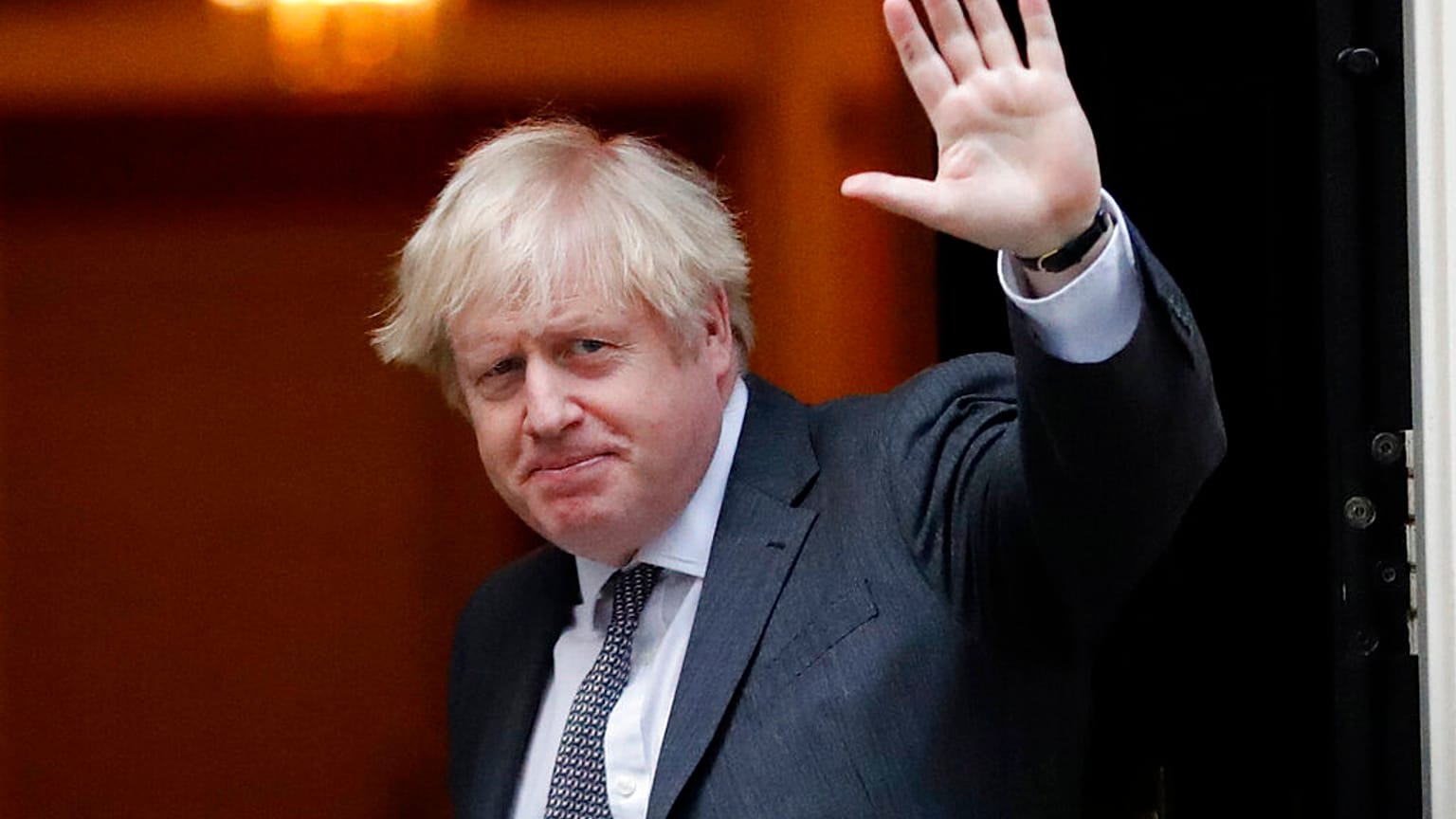İngiltere Başbakanı Boris Johnson, temel gıda maddelerinin teminde yaşanan sorunlar sebebiyle yoğun bir mesai içerisinde.