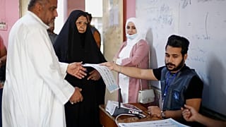 Irak'ta seçmenler sandık başına gitti