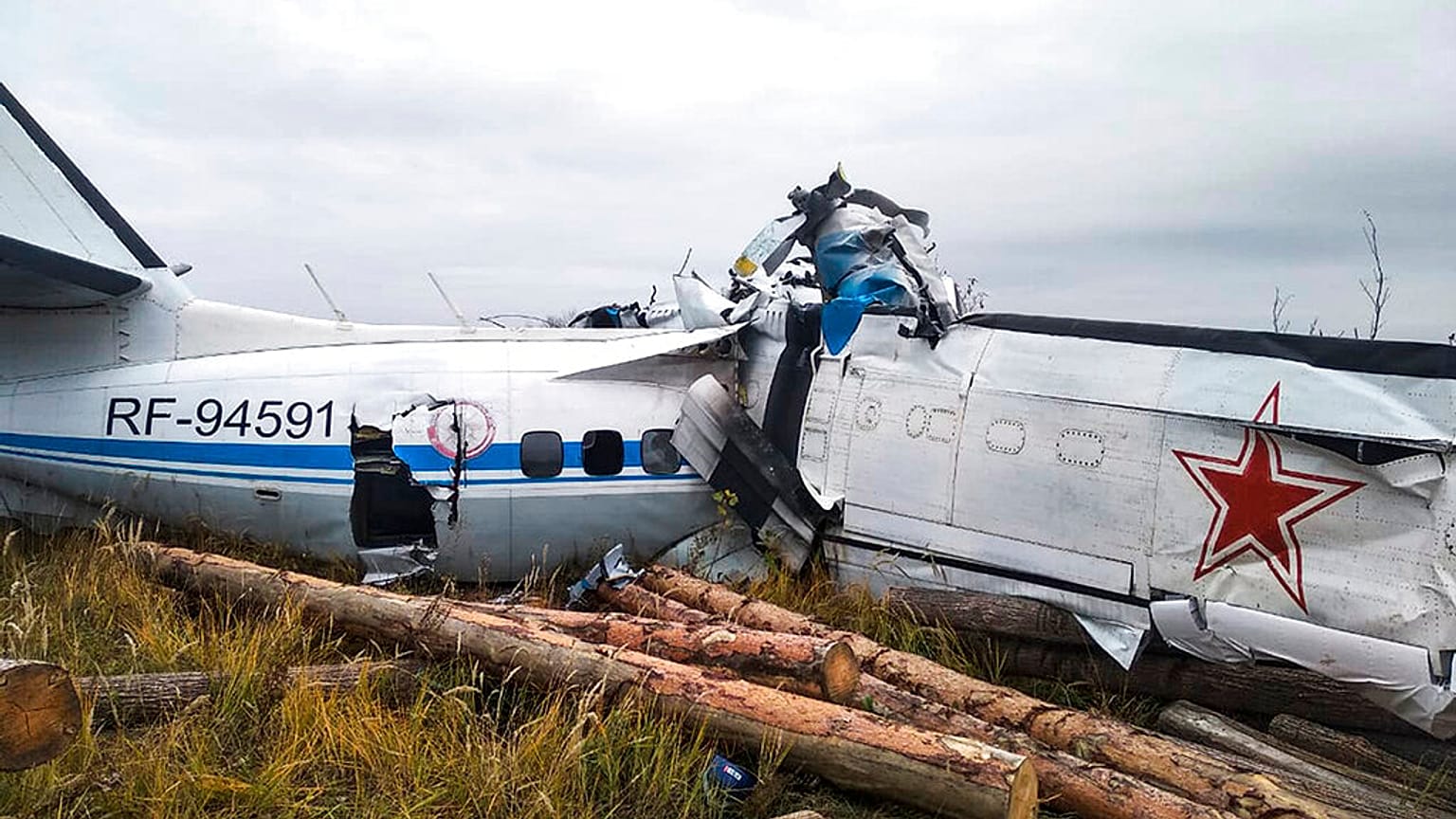 16 muertos al caer un avión en Tartaristán