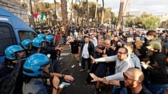İtalya'da "Yeşil Geçiş" sertifikasına yönelik protestolar 