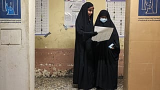 Deux femmes participant aux élections législatives irakiennes - Bagdad, le 10/10/2021