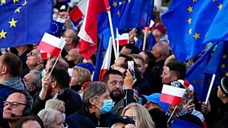Polonia, europeisti in piazza dopo lo scontro tra Corte suprema e Bruxelles