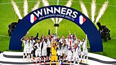 Les Bleus célèbrent leur victoire en Ligue des nations, à Milan (Italie), le 10/10/2021