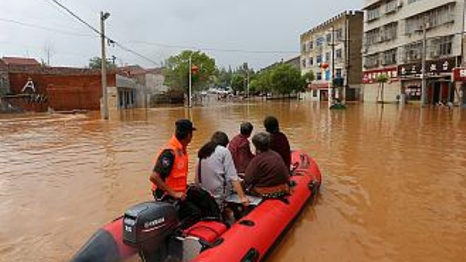 Fuertes inundaciones en la ciudad china de Shanxi suspenden la actividad de minas de carbón