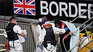 Londra verserà a Parigi i fondi per contrastare i migranti nella Manica