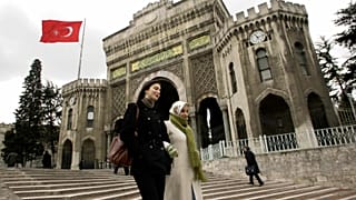 İstanbul Üniversitesi girişi (Arşiv)