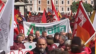 Los trabajadores de Alitalia lideran la huelga general en Italia