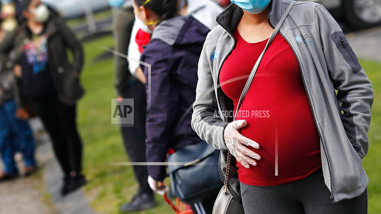 Femme enceinte et masquée à Waltham (USA), le 07/05/2020 - archives