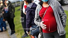 Femme enceinte et masquée à Waltham (USA), le 07/05/2020 - archives