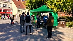 Szavaznak a Batthyányi téri sátornál 2021. október 12-én az előválasztás 2. fordulójában 