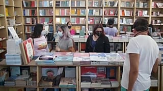 Los lectores tuvieron la oportunidad de buscar nuevos libros en el feria del libro, 10/10/2021, Ciudad de México, México