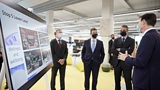 Ο Κυριάκος Μητσοτάκης παρέστη στα εγκαίνια των νέων εγκαταστάσεων της Pfizer στη Θεσσαλονίκη