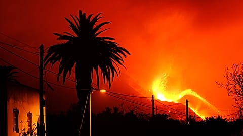 Vulkan auf La Palma: Lava erreicht Industrieanlagen