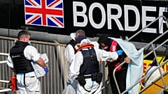 Archives : débarquement de réfugiés recueillis durant leur traversée de la Manche - Douvres (Angleterre), le 16/09/2021