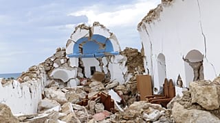 Γκρεμισμένο εκκλησάκι στον Ξηρόκαμπο της Κρήτης