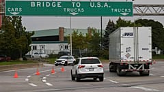 Canada-US-Bridge