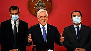 El presidente chileno Sebastián Piñera anuncia el estado de emergencia desde el palacio presidencial de La Moneda, 12/10/2021, Santiago, Chile