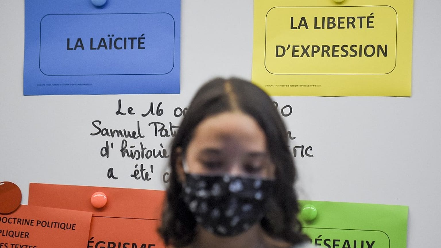 Archive : Minute de silence à la mémoire de Samuel Paty, dans un lycée près de Nantes, le 02/11/2020