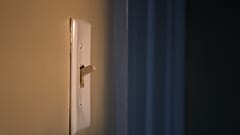 Para más de 5 millones de españoles e un lujo de encender la luz.