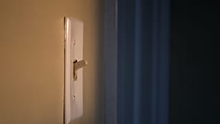 Para más de 5 millones de españoles e un lujo de encender la luz.