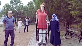 رومِیسا گلگی بلندترین زن زنده جهان