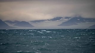 Vue de l'archipel norvégien du Svalbard dans l'océan Arctique, le 23 septembre 2021