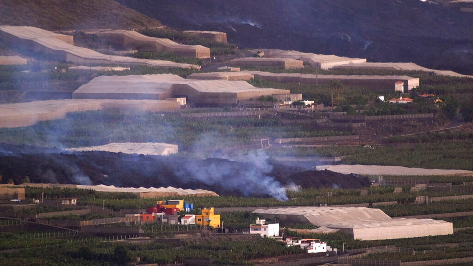 La lengua de lava devora La Palma