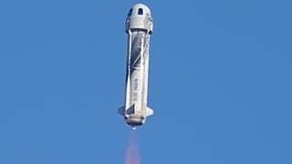 El actor que encarnó al capitán Kirk en Star Trek viaja al espacio en una nave de Bezos