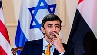 وزير الخارجية الإماراتي عبد الله بن زايد آل نهيان خلال مؤتمر صحفي مشترك مع وزير الخارجية الأمريكي أنطوني بلينكين ووزير الخارجية الإسرائيلي يائير لابيد، واشنطن،  13 أكتوبر 2021