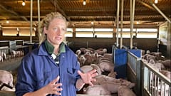 Sophie Hope, dueña de una granja de cerdos y aves de corral ubicada en el condado inglés de Gloucestershire, en Reino Unido.