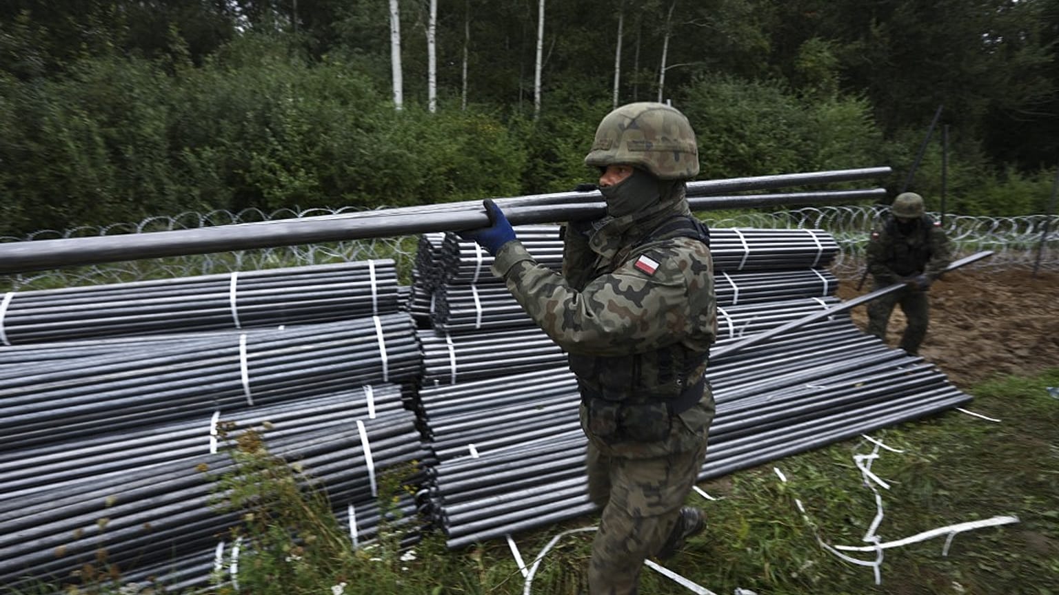 Belarus sınırında bir Polonya askeri