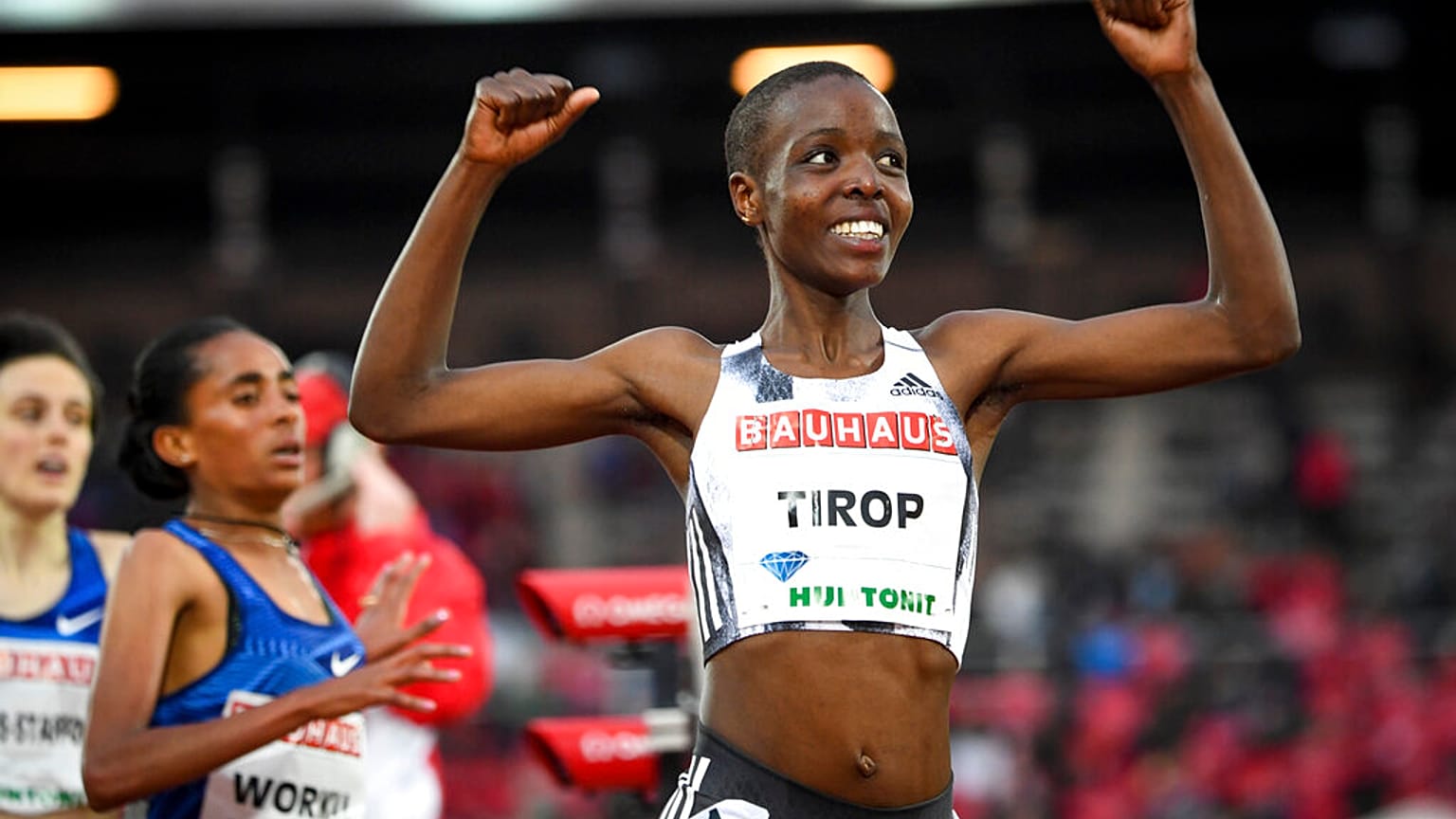 Agnes Tirop après sa victoire sur 1 500 mètres lors d'un meeting à Stockholm le 29/05/2019
