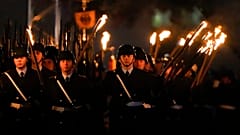 Gr. Zapfenstreich vor dem Reichstagsgebäude in Berlin zum Afghanistan-Einsatz