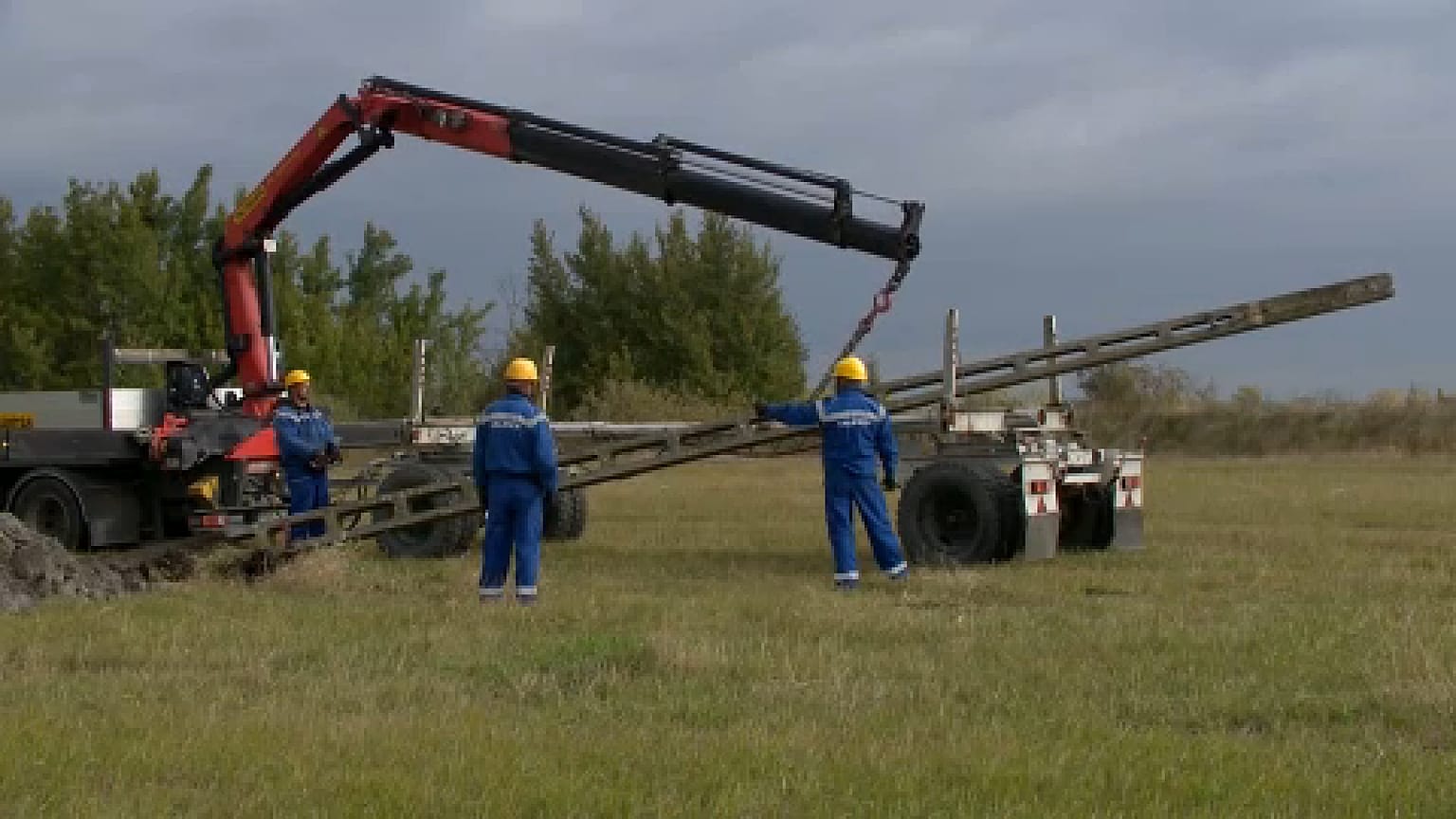Kidöntik az utolsó villanypóznát