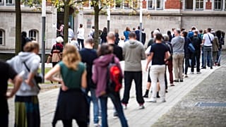 Schlange stehen zur Wahl am 26. September: Muss die Wahl zum Abgeordnetenhaus in zwei Berliner Wahlkreisen wiederholt werden?