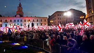 Miles de georgianos claman en Tiflis por la puesta en libertad del expresidente Mijaíl Saakashvili